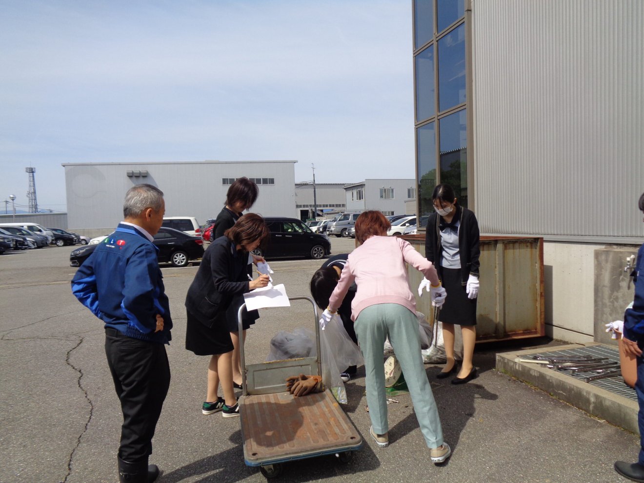 ごみゼロ運動を実施しました